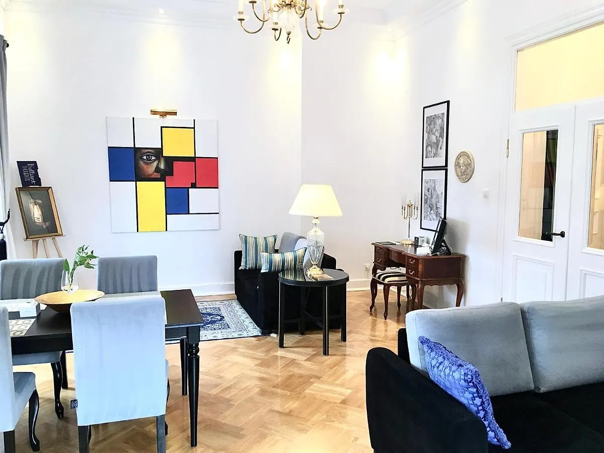 Апарт-отель Mondrian Luxury Suites & Apartments Old Town Варшава