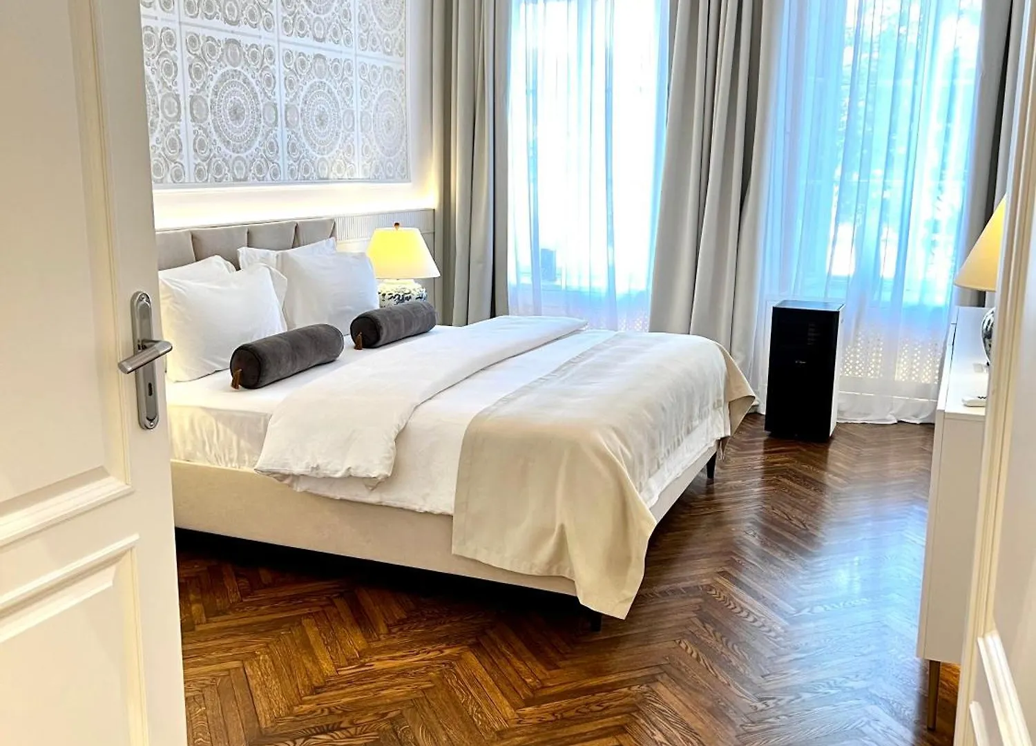 Апарт-отель Mondrian Luxury Suites & Apartments Old Town Варшава