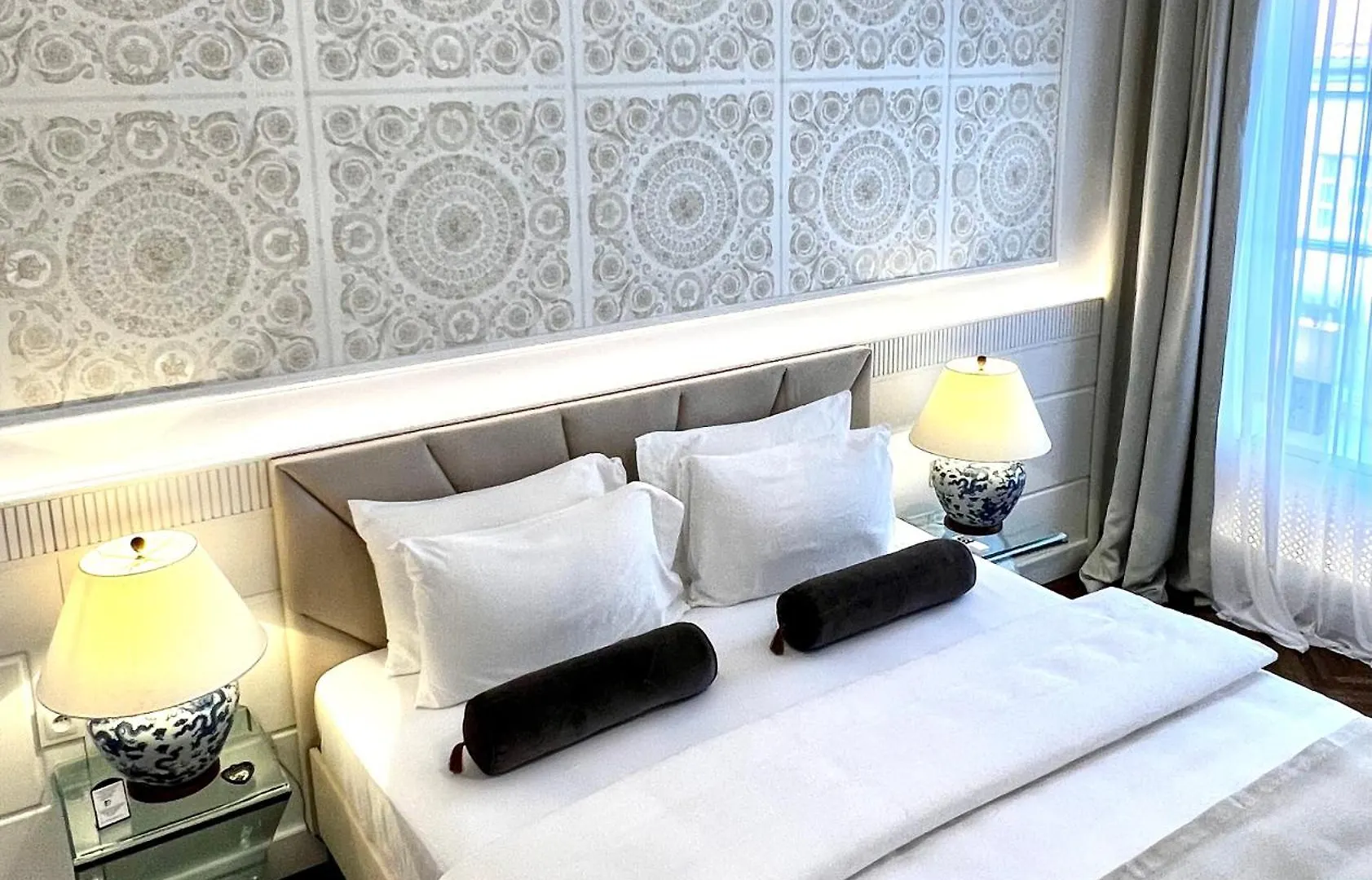 Апарт-отель Mondrian Luxury Suites & Apartments Old Town Варшава