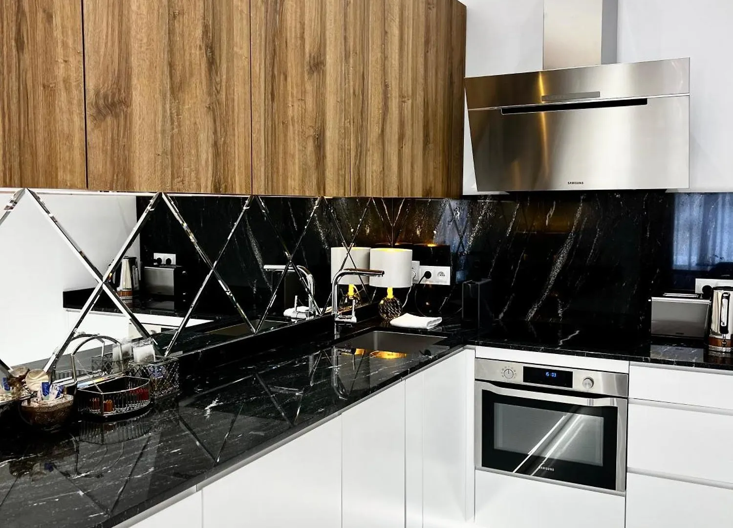 Mondrian Luxury Suites & Apartments Old Town Варшава Апарт-отель