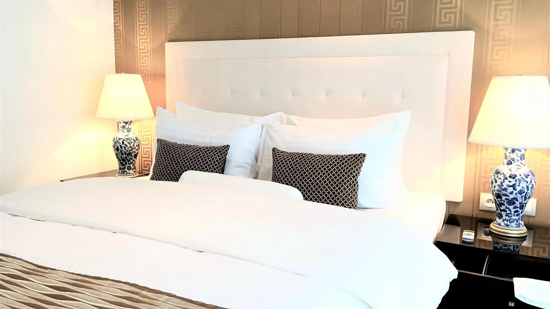 Mondrian Luxury Suites & Apartments Old Town Варшава