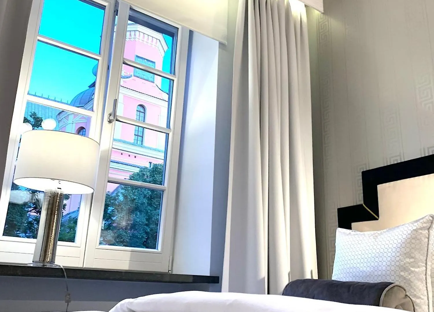 Mondrian Luxury Suites & Apartments Old Town Варшава Апарт-отель