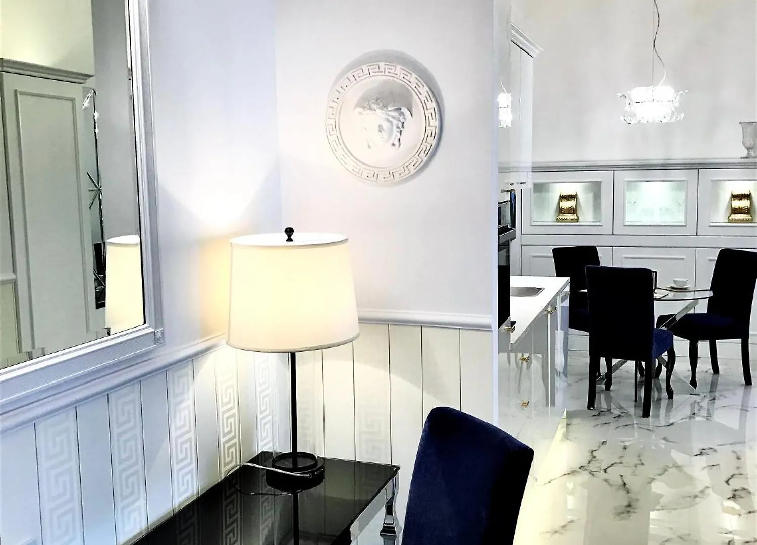Mondrian Luxury Suites & Apartments Old Town Warszawa Hotel apartamentowy