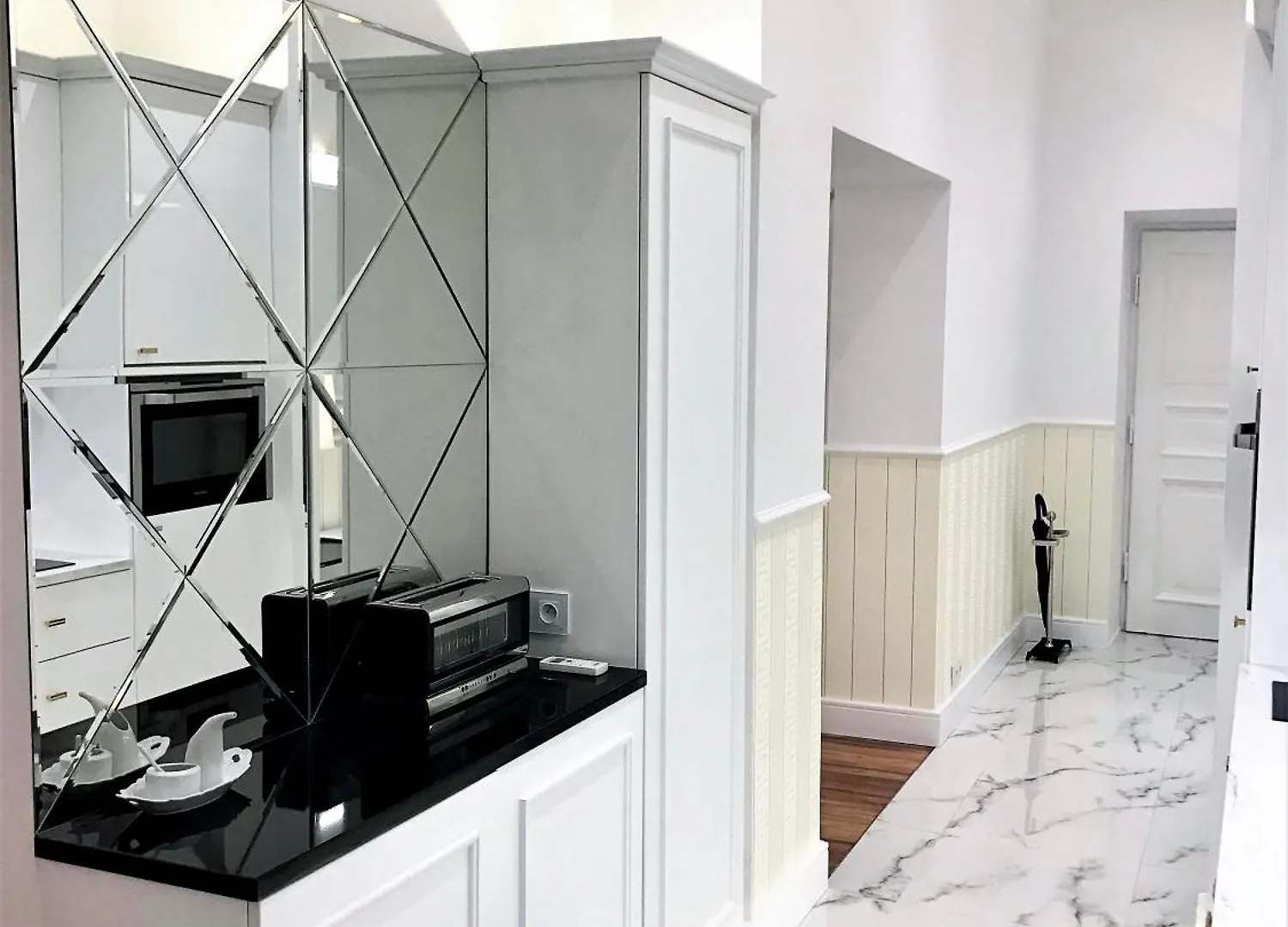 Mondrian Luxury Suites & Apartments Old Town Warszawa Hotel apartamentowy