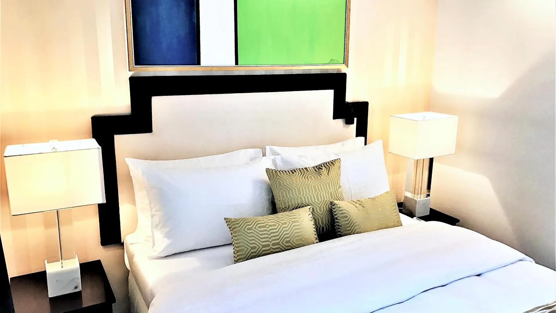 Hotel apartamentowy Mondrian Luxury Suites & Apartments Old Town Warszawa Polska