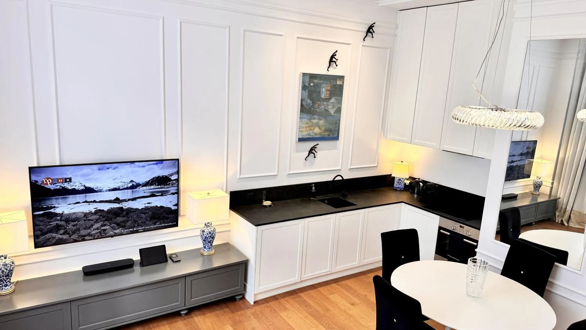 Mondrian Luxury Suites & Apartments Old Town Warszawa Hotel apartamentowy