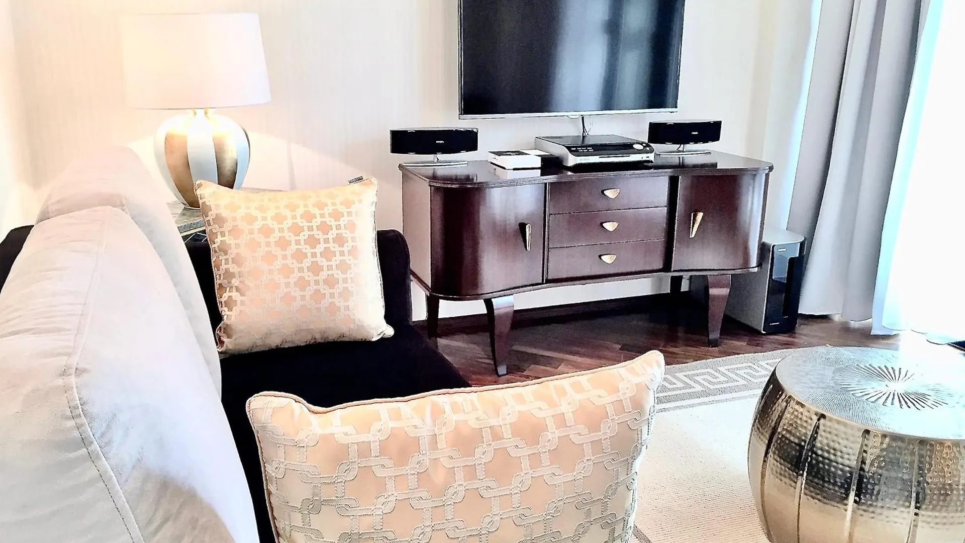 Mondrian Luxury Suites & Apartments Old Town Warszawa Polen